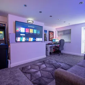 Homestay Cavendish Cat And Gaming House, Blackpool